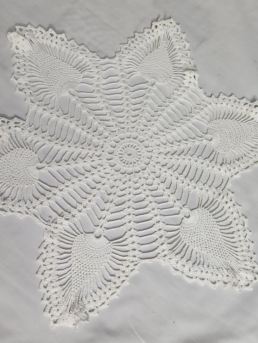 WHITE VINTAGE HAND CROCHET DOILY WITH SEVERAL DIFFERENT TECHNIQUES